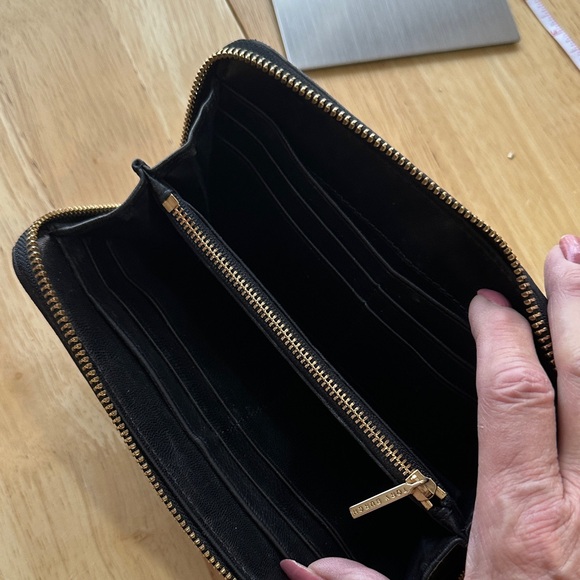 Tory Burch Black Quilted Zip Wallet NWOT - Picture 6 of 6
